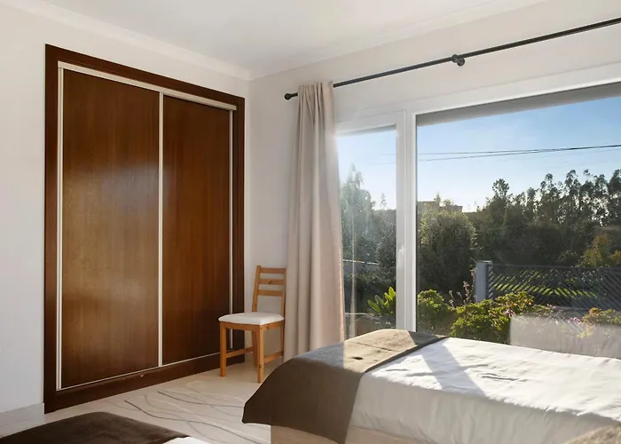 Colina Villa Salir de Matos